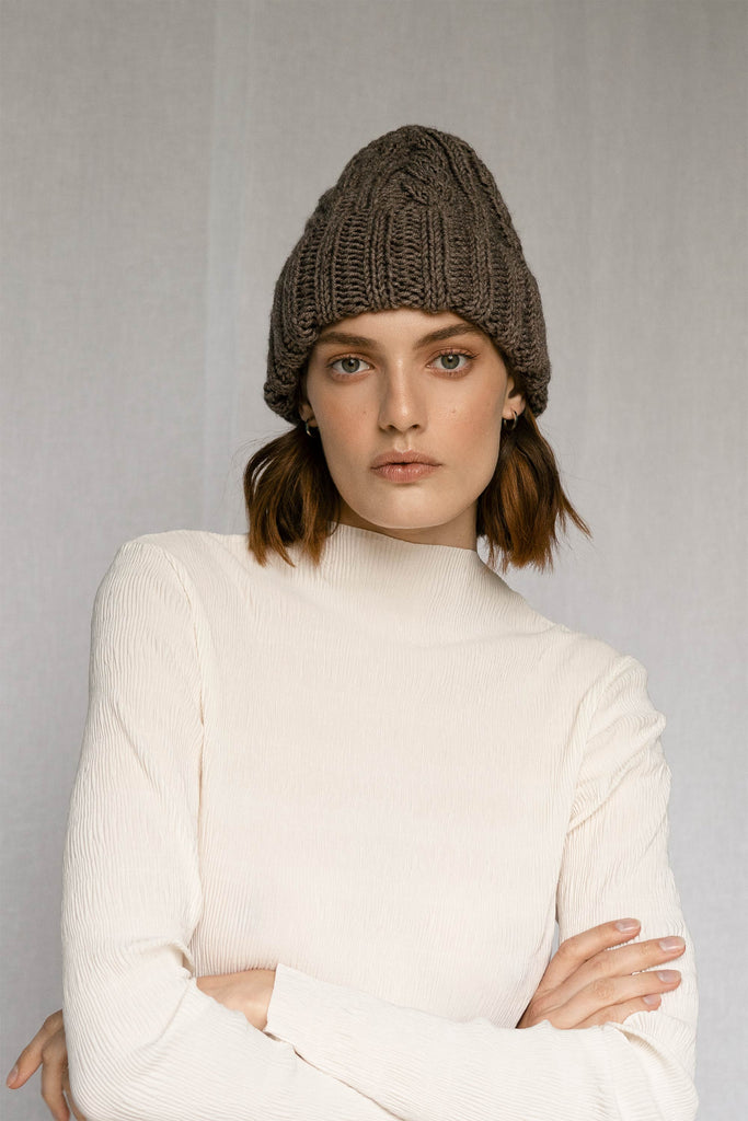 Cable knit hat in light brown color
