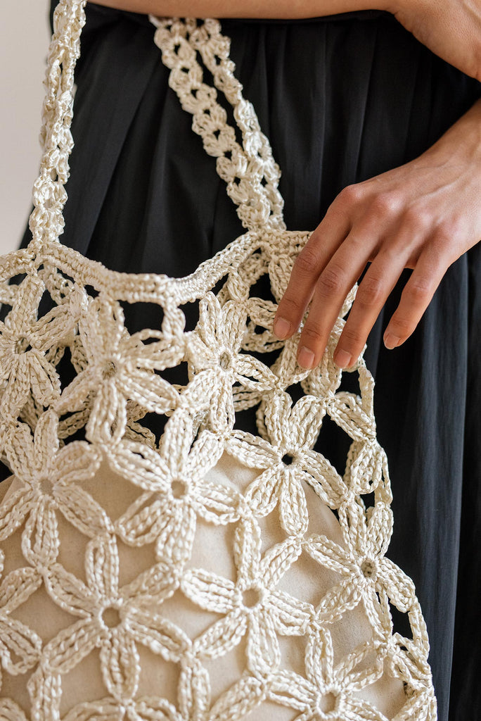 Crochet raffia flower tote