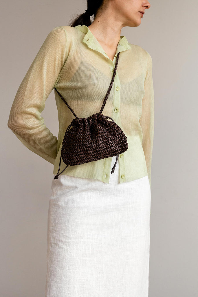 Crossbody raffia pouch in brown