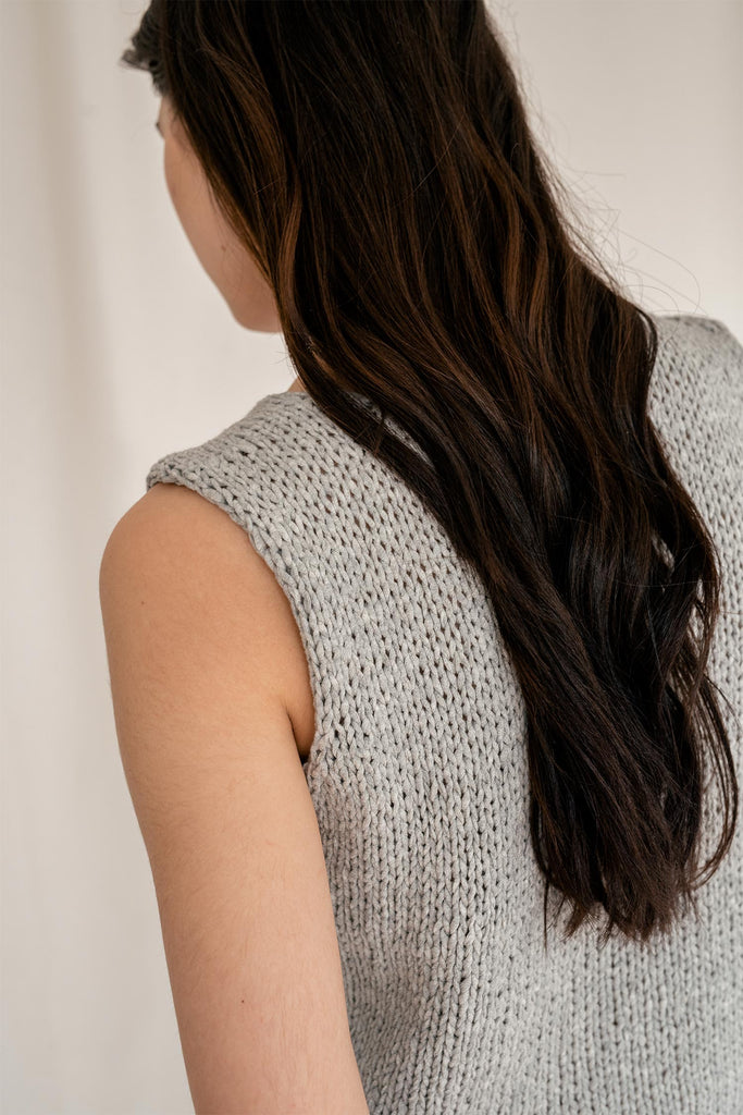 Detail of the v knit top in grey