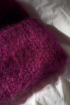 Video of the mohair brushed beanie in mulberry