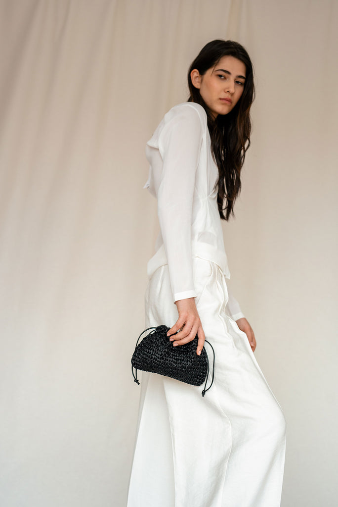 Raffia pouch in black