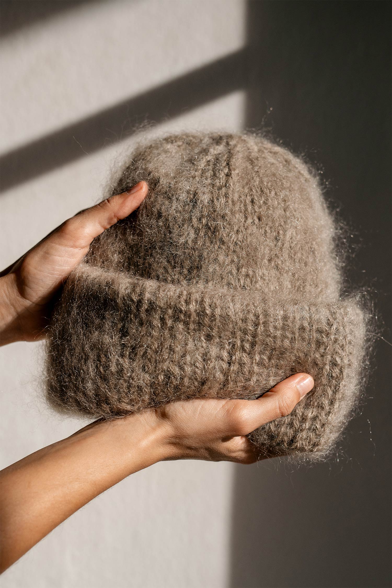 帽子 FUMIKA UCHIDA MOHAIR ALPACA BLEND BEANIE Madis - Compact Brushed Alpaca Beanie - Black/Brown – Nanushka