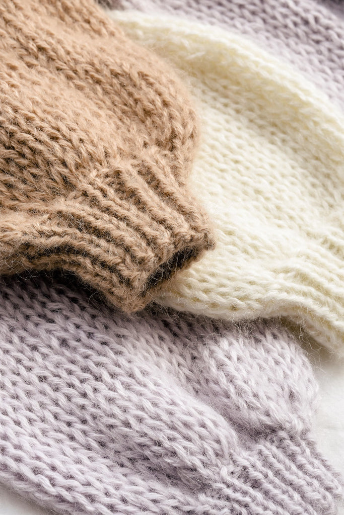 Balloon sleeves of the mohair bomber cardigan in colors