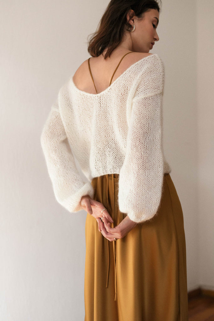 Balloon sleeves of the mohair deep v sweater in cloud