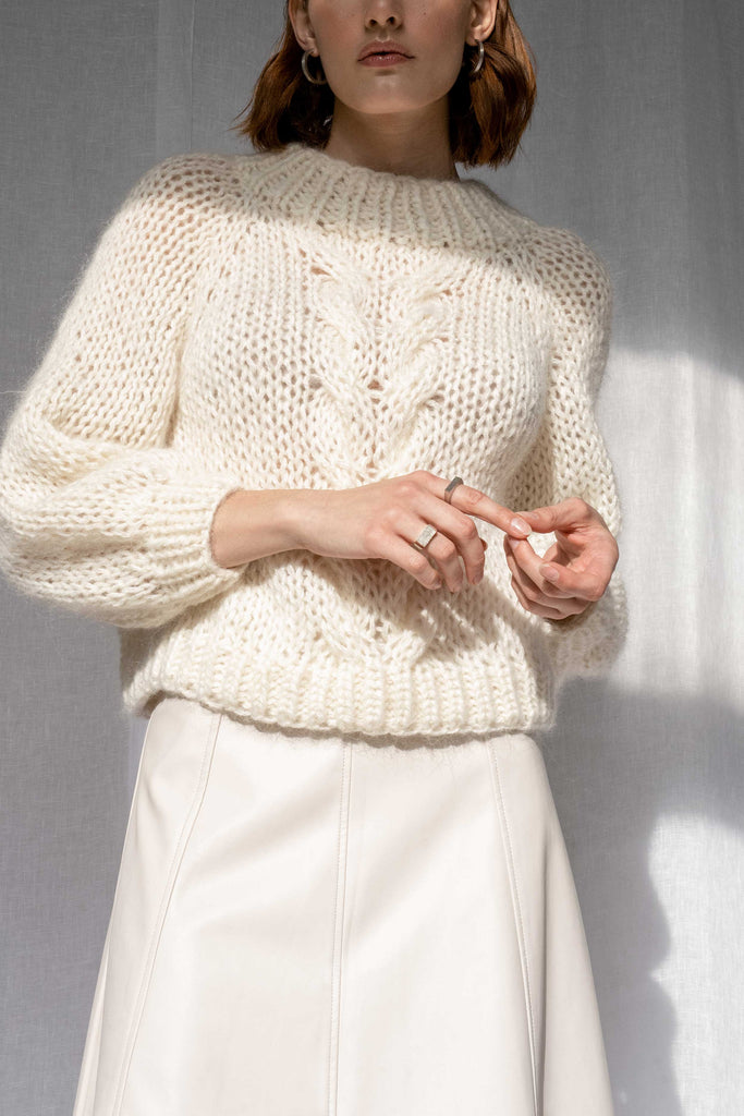 Cable knit pattern of the Chunky Braid Sweater