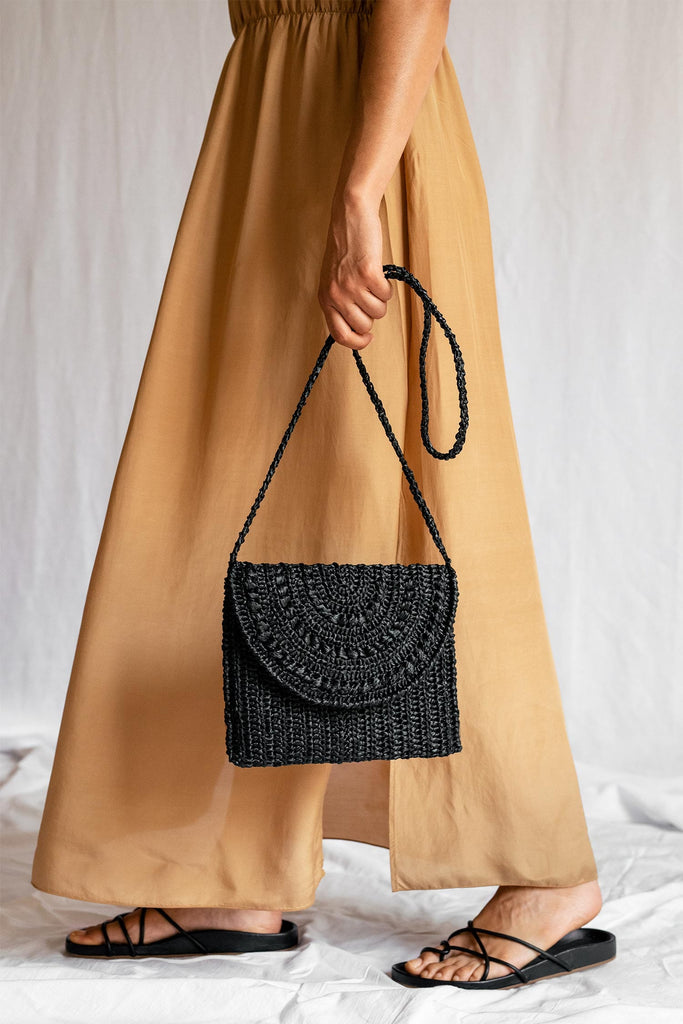 Crochet raffia handbag in black
