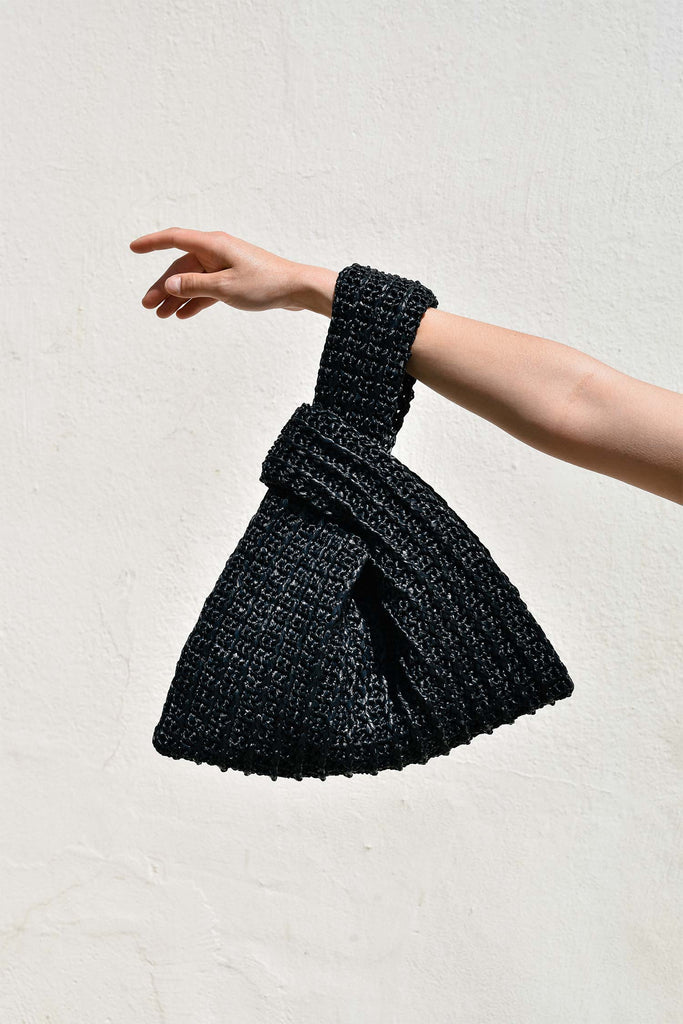 The crochet raffia knot bag in black