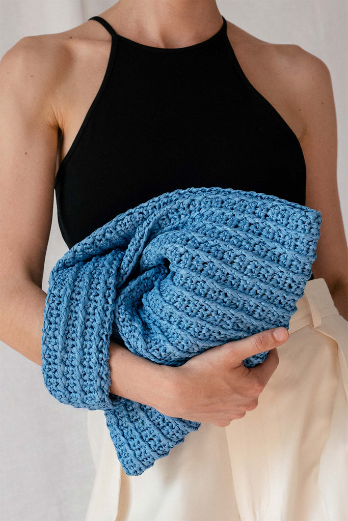 Crochet raffia knot bag in ocean