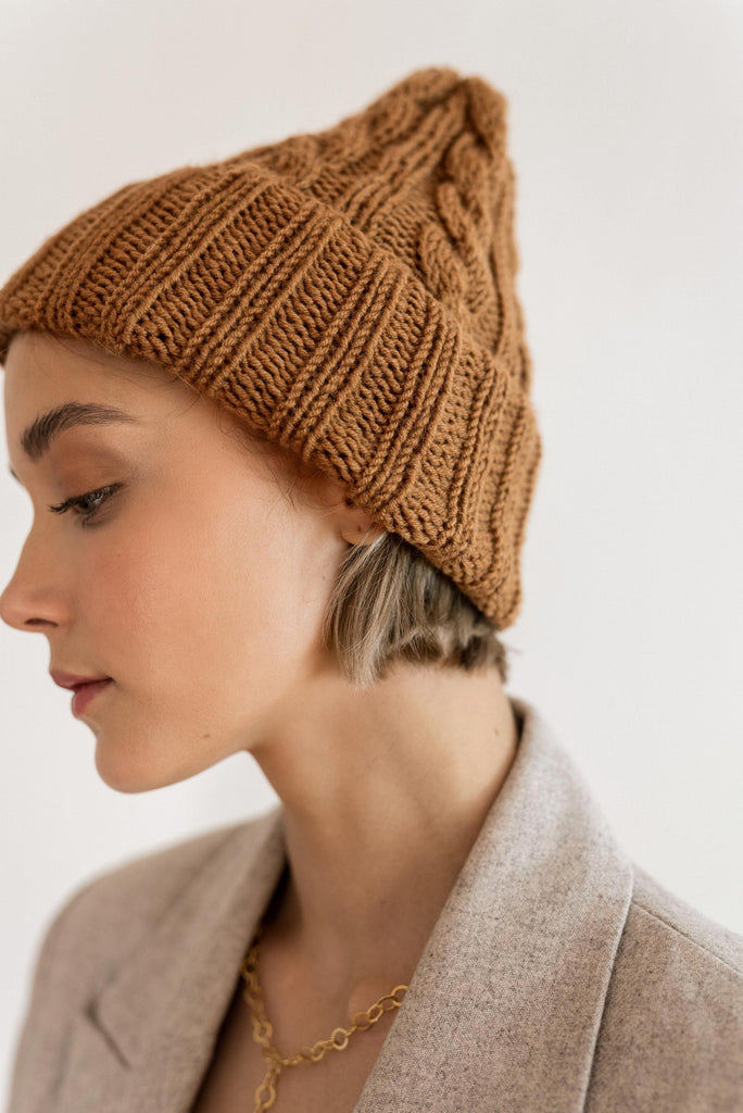 Detail of the cable knit beanie hat in caramel