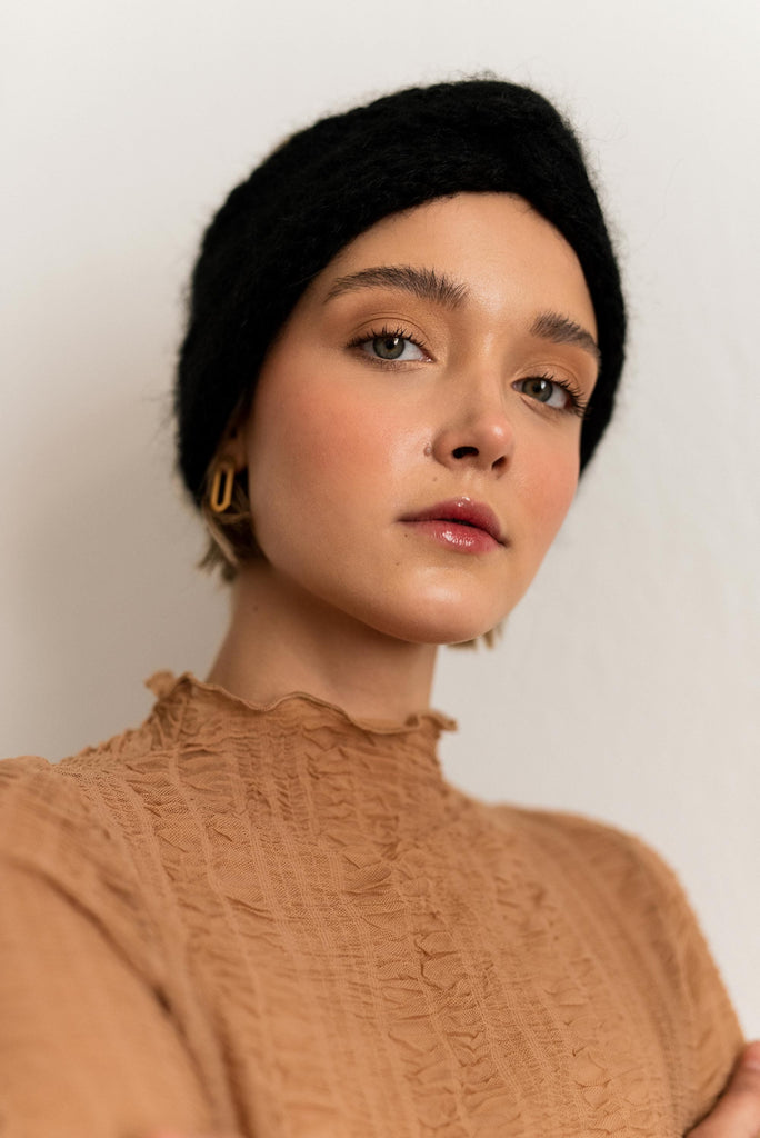 Portrait with the knit mohair turban in night