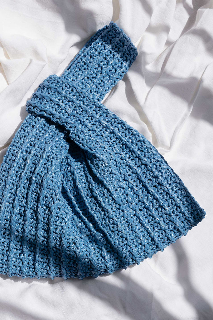 Raffia knot bag in ocean blue